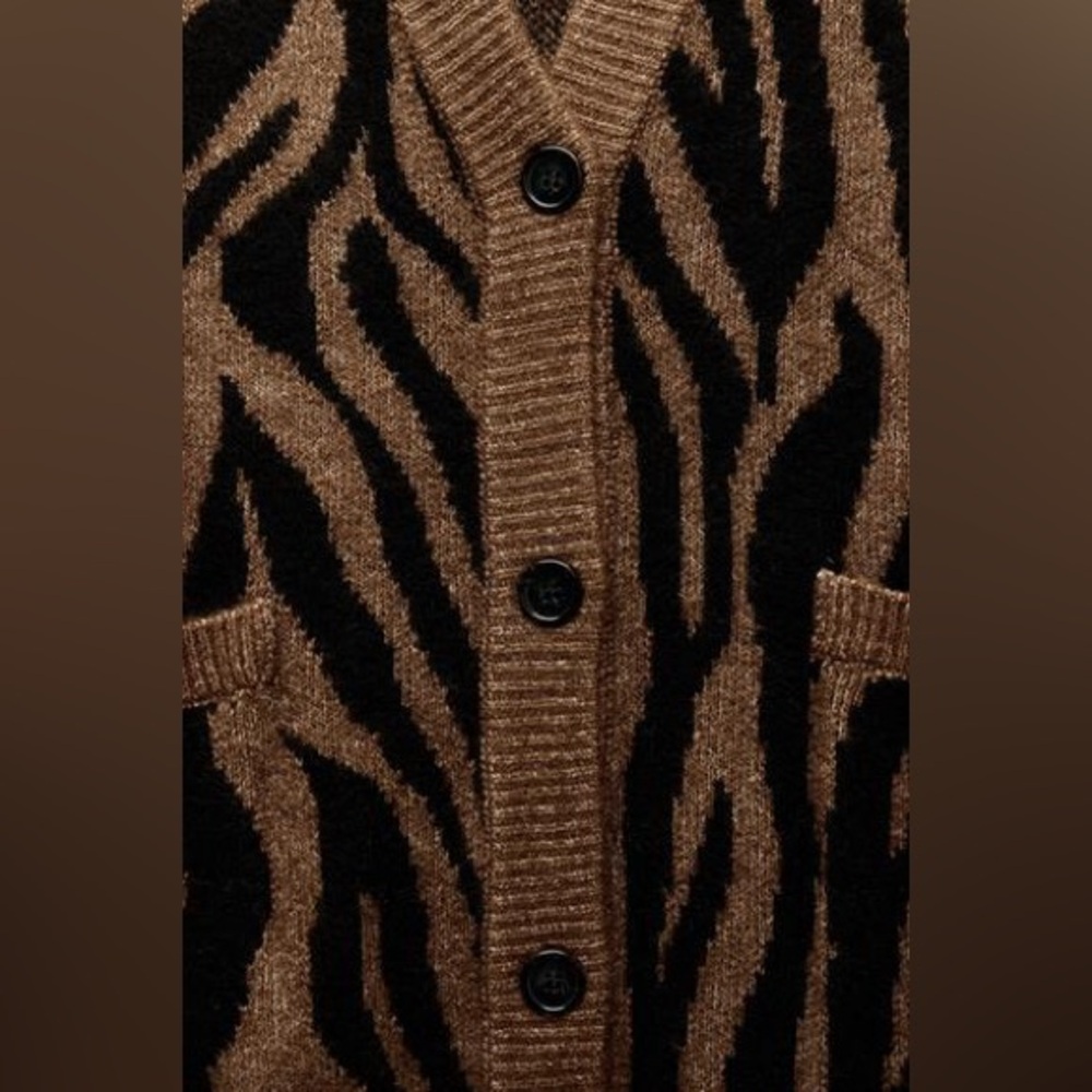ZARA ANIMAL PRINT JACQUARD KNIT CARDIGAN - Picture 8 of 10